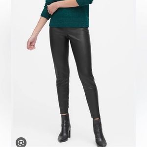 Vegan leather Banana Republic black Trousers Size Medium/6 with back stretch